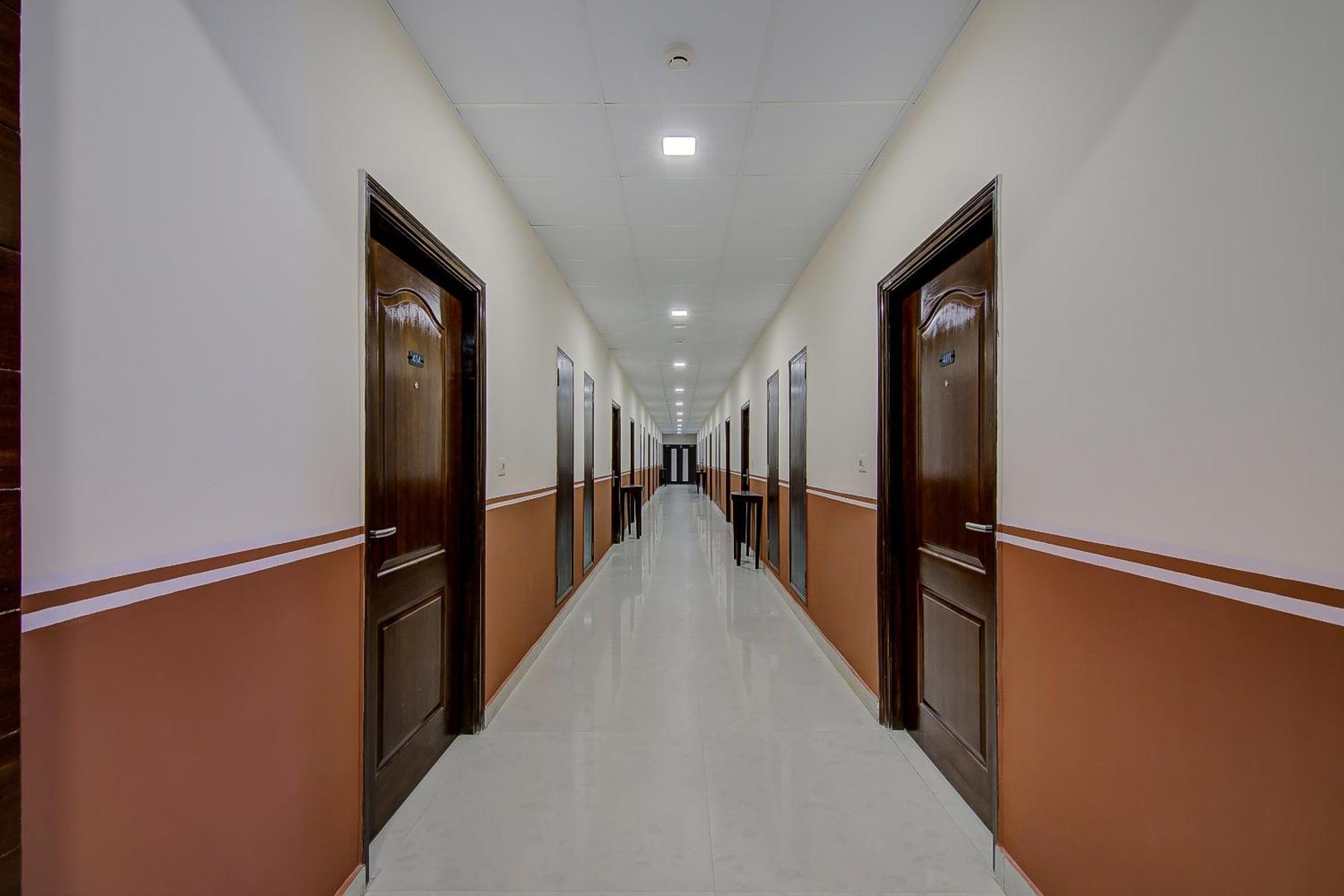 Krone Plaza Near Igi Airport Delhi 4*